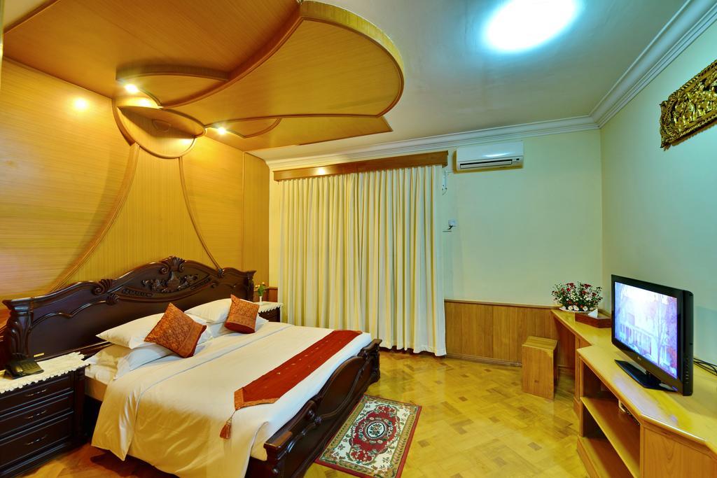 Win Unity Hotel Pyin Oo Lwin Esterno foto