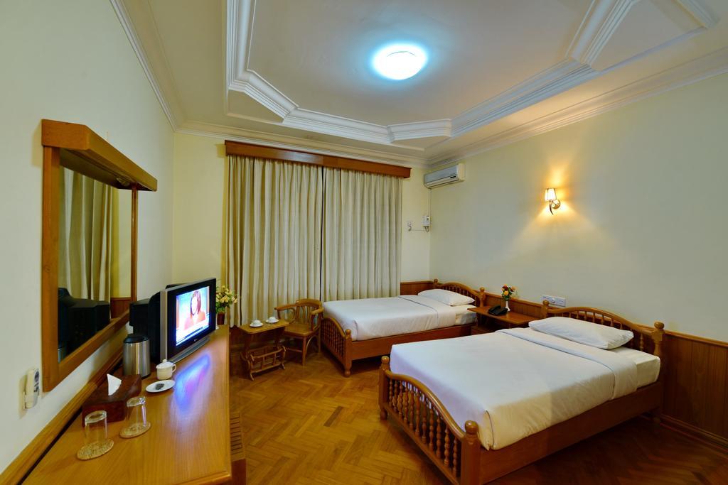Win Unity Hotel Pyin Oo Lwin Esterno foto