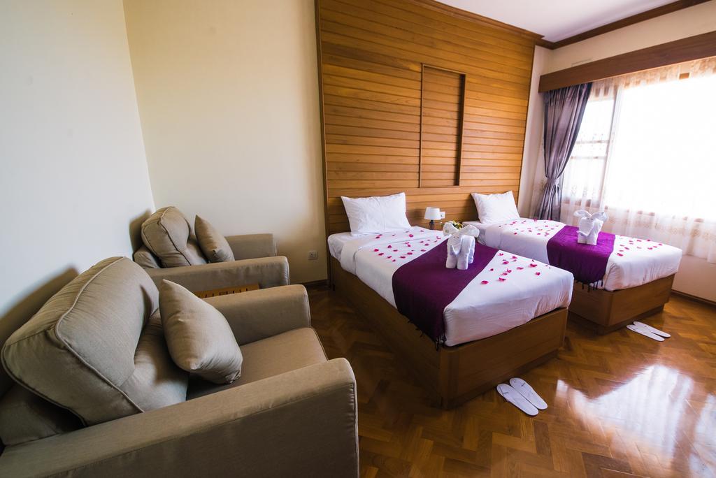 Win Unity Hotel Pyin Oo Lwin Esterno foto