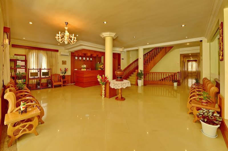Win Unity Hotel Pyin Oo Lwin Esterno foto