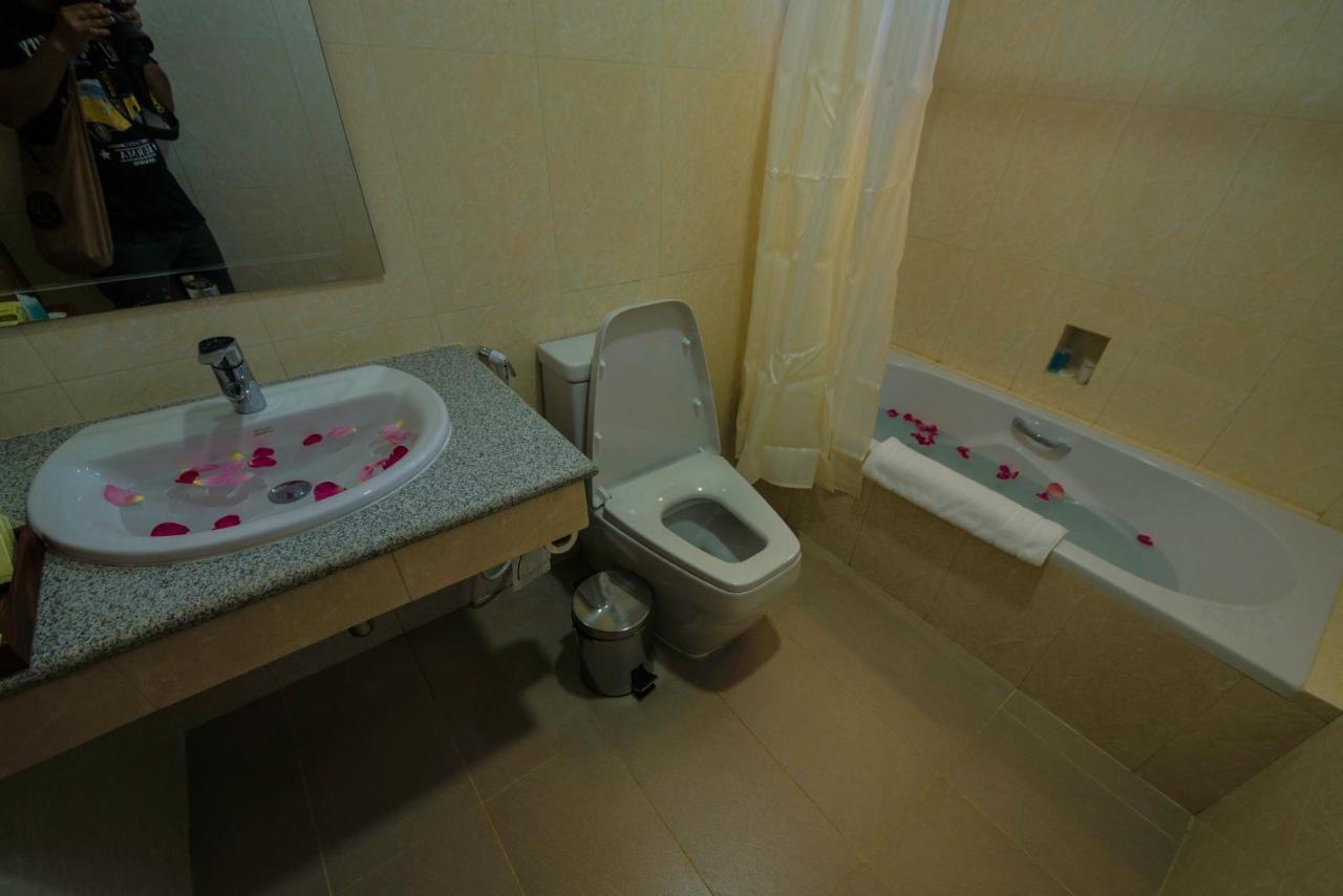 Win Unity Hotel Pyin Oo Lwin Esterno foto